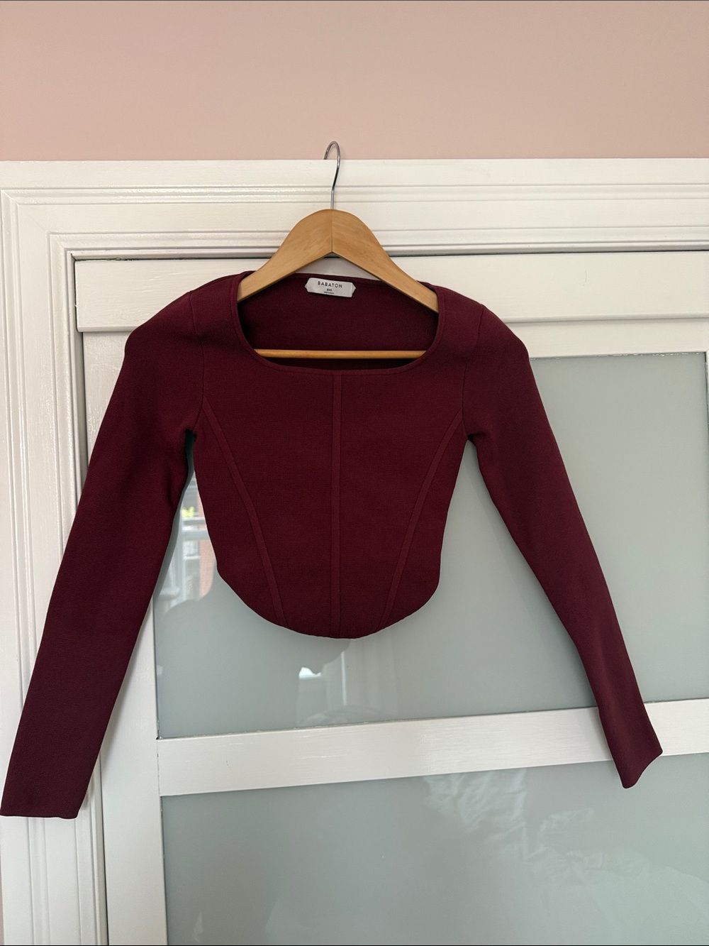 Babaton Wine Scoop-Neck Long-Sleeve Cropped Top